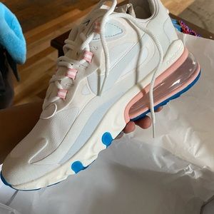 Nike 270 React
